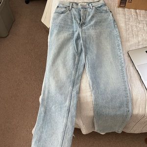 Abercrombie & Fitch Curve Love Ultra High Rise 90s Straight Jean light wash